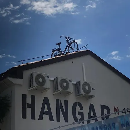 아파트 Hangar