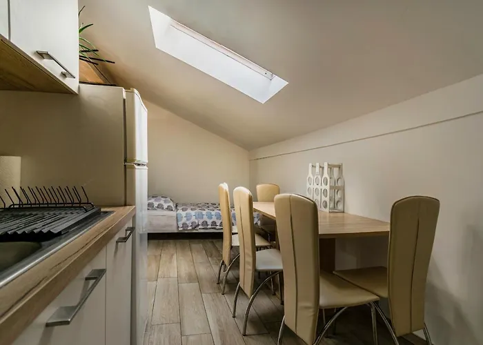 Hangar アパート イゾラ