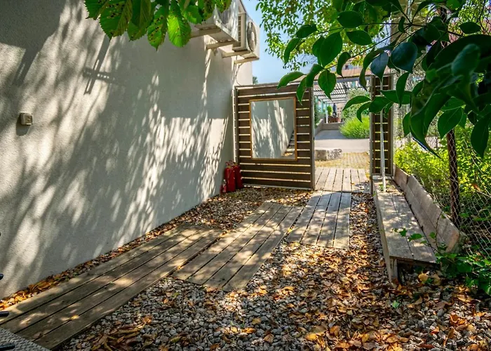 Hangar アパート イゾラ